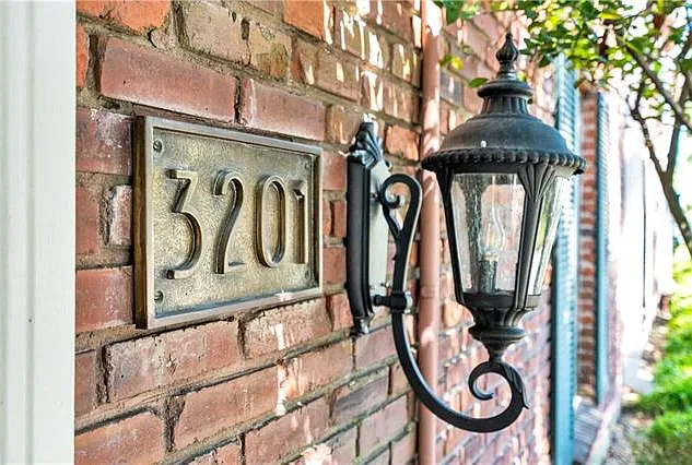 3201 Saint Charles Ave #220 — Photo 4