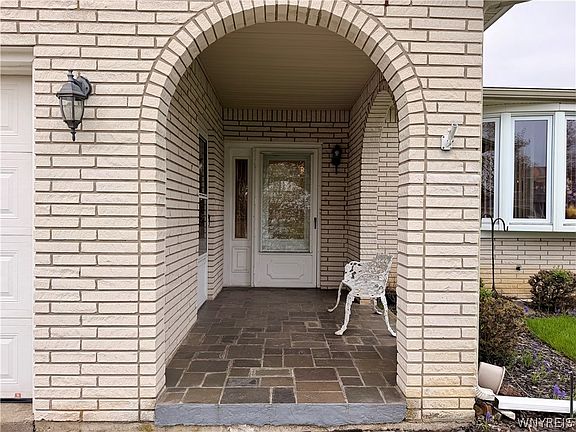 2nd image of 229 Windmill Rd