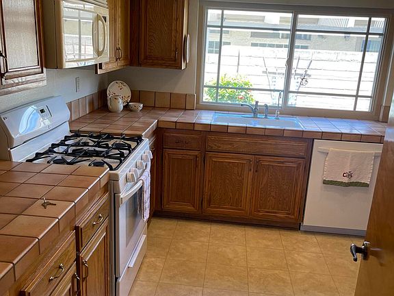 4th image of 4218 Plumeria Ct