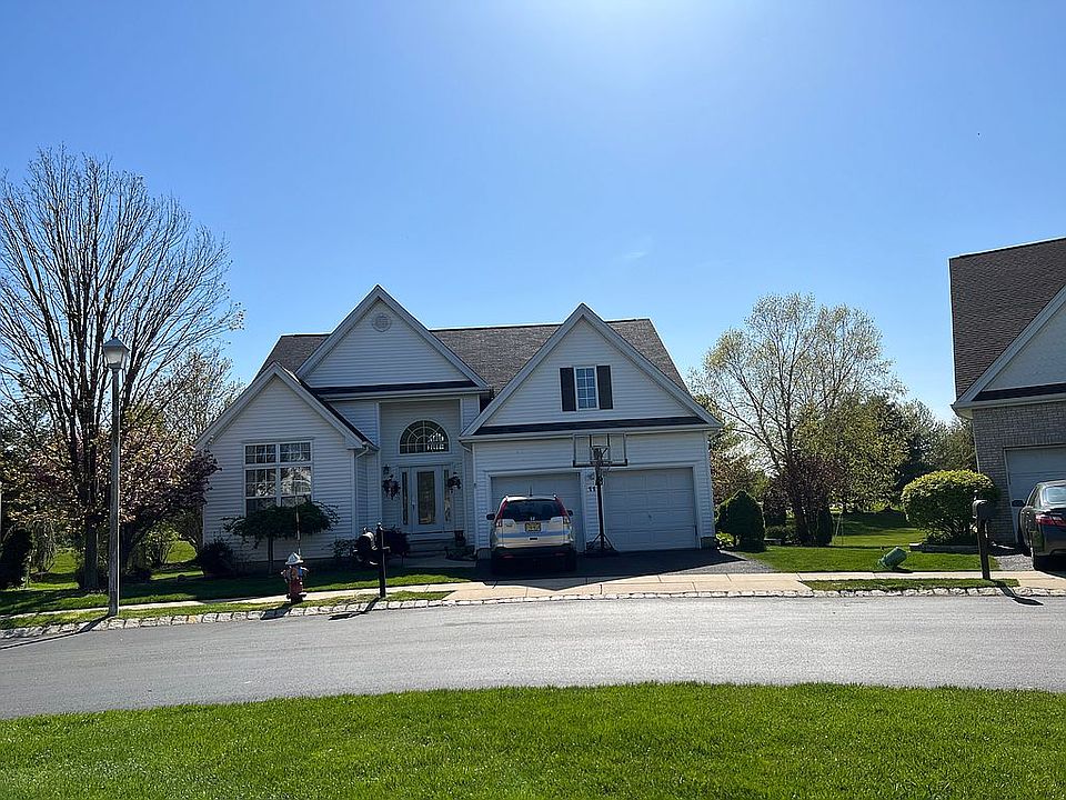 2nd image of 11 Spy Glass Ct