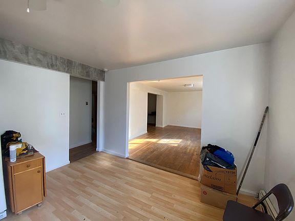 4th image of 157 Bennett Ave #1
