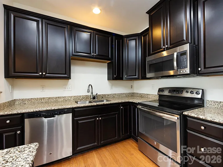 2436 Silverthorn Dr — Photo 14