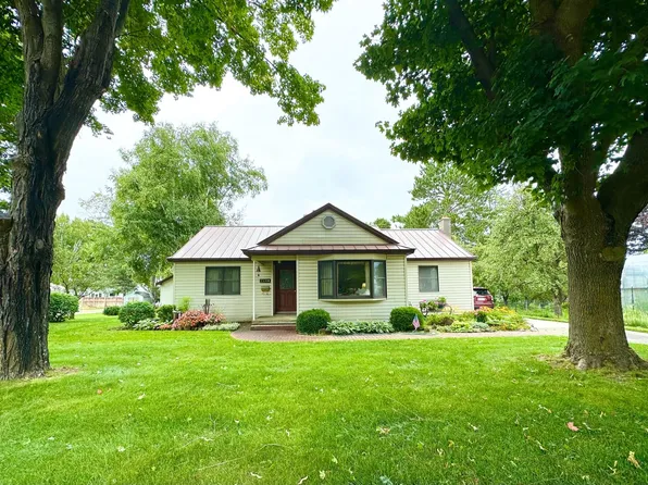 204 W Avenue D, Newberry, MI 49868
