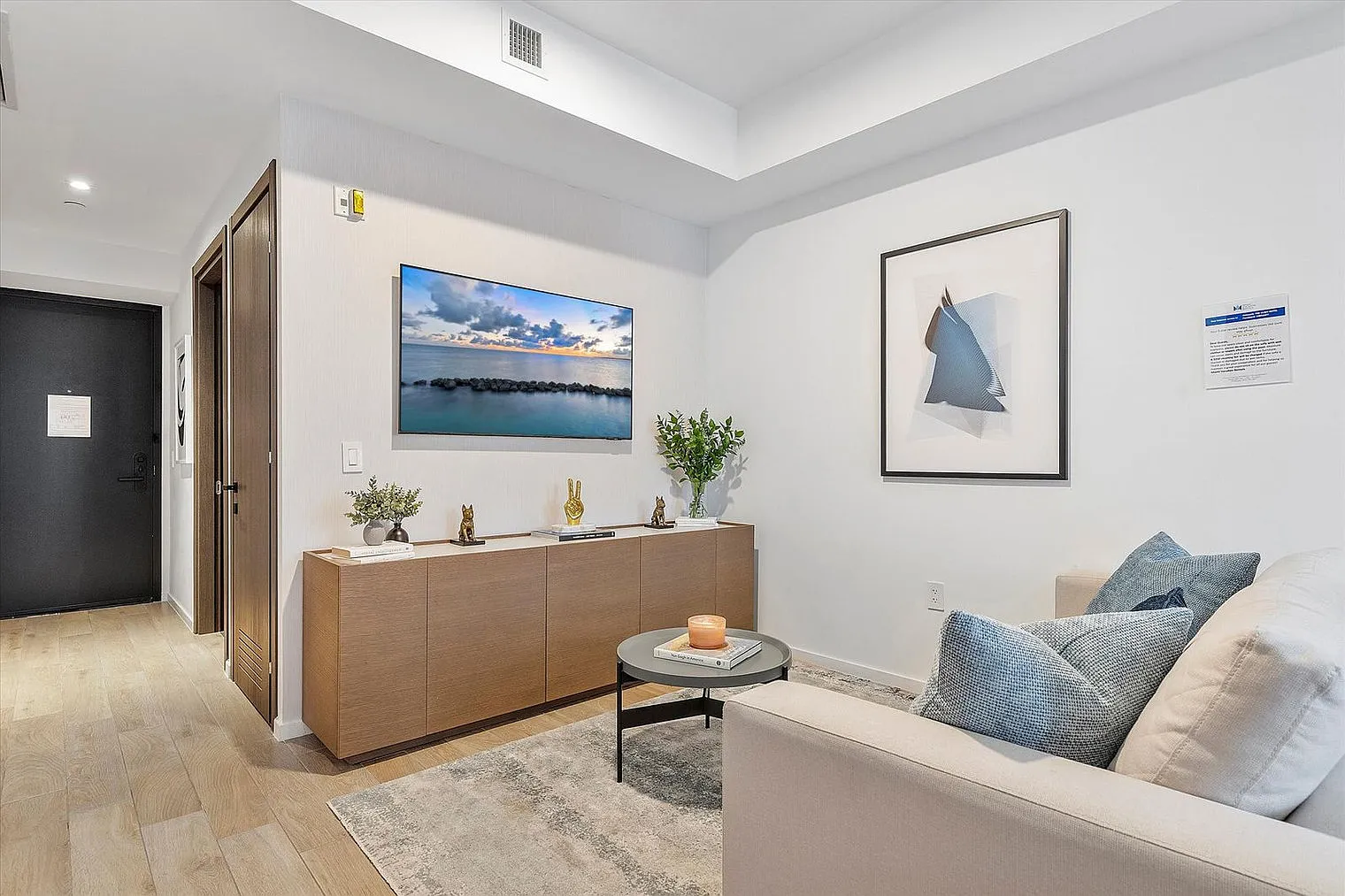 1 bed, 2.0 bath, 850 sqft, $4,119 — Photo 2