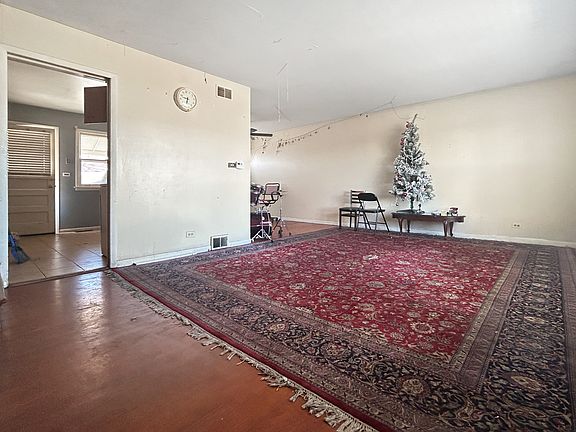 2nd image of 10 N Adams Dr