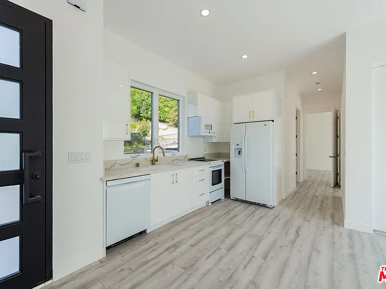 4724 N El Caballero Dr — Photo 7
