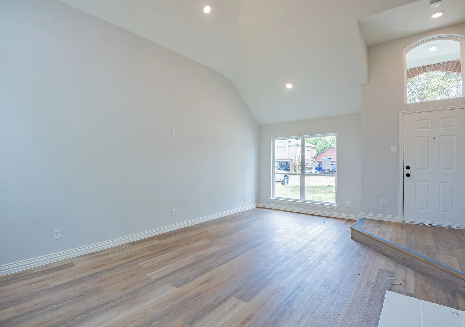 Gorgeous 3 Bedroom 2.5 Bath Located In Arlington, Tx! — Photo 4