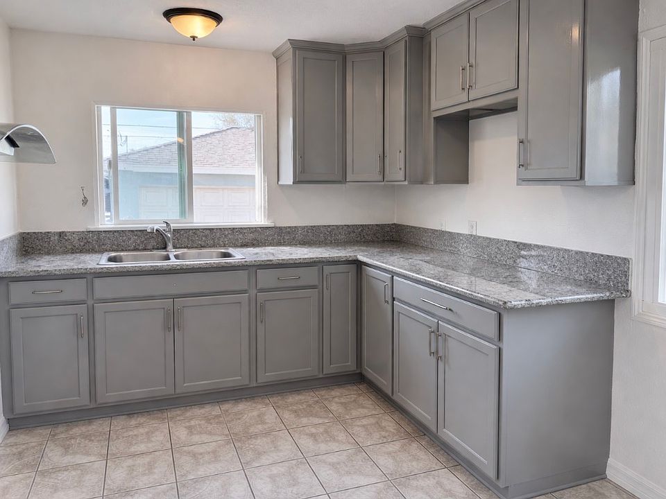 2nd image of 1007 W D St