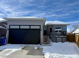 335 N Sheep River Pl, Okotoks, AB T1S 1N7