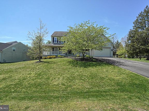 2nd image of 3000 Stonehurst Dr
