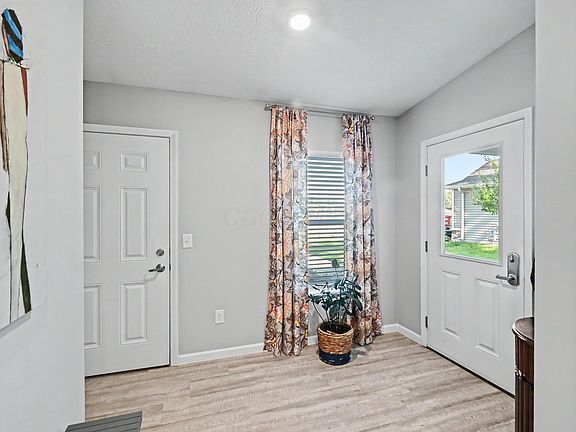 3rd image of 1547 Arrow Dr