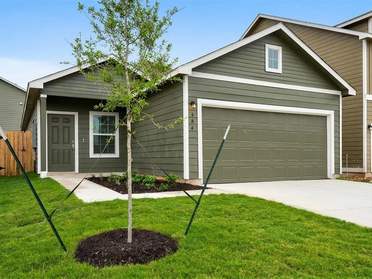 4 bed, 2.0 bath, 1616 sqft, $1,725 — Photo 1