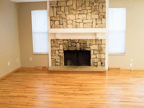 2nd image of 5753 S Lansing Ct