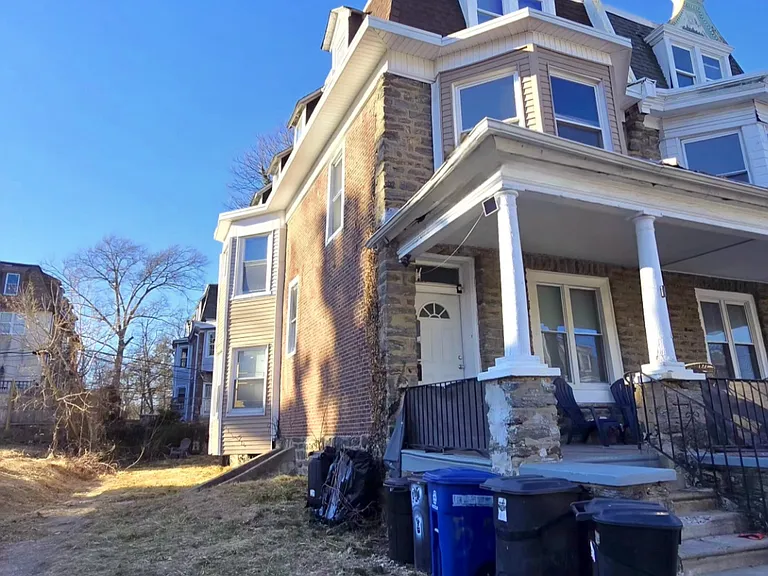 521 Brinton St #3 — Photo 6