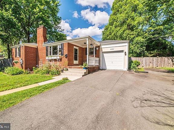 2nd image of 6101 Pine Grove Cir