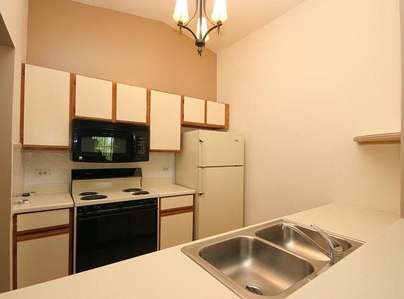 3rd image of 1313 Cunat Ct APT 3B