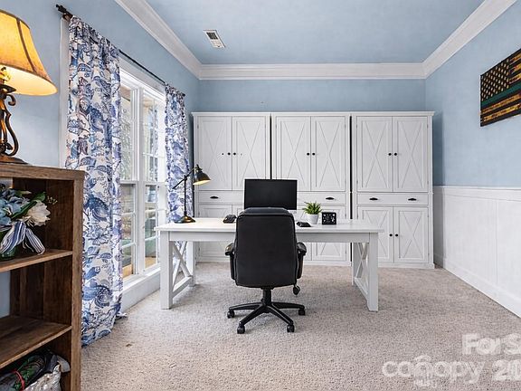 4th image of 567 Sunledge Ter