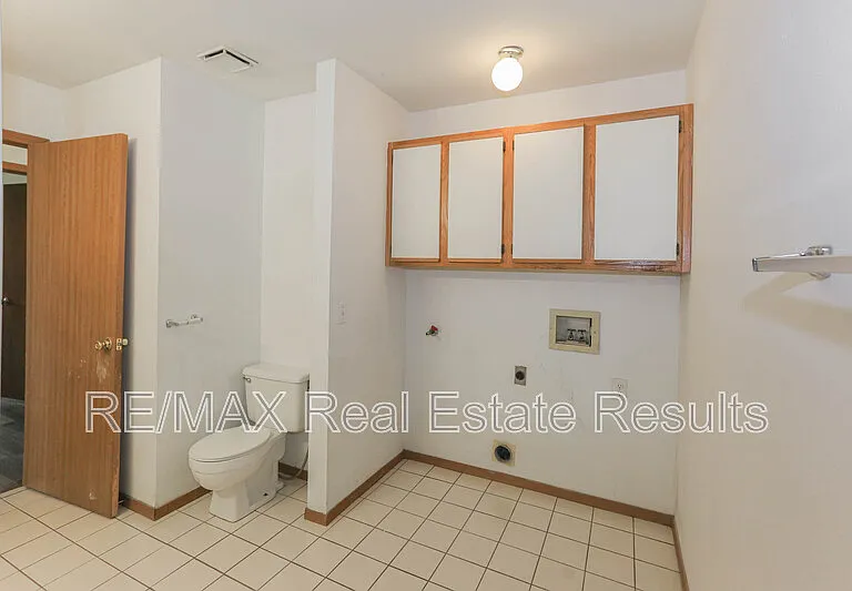 2219 W Roselawn St — Photo 23