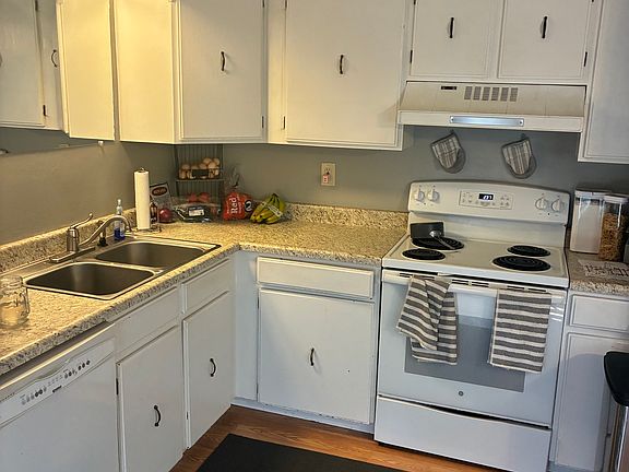 3rd image of 9216 W Euclid Ave