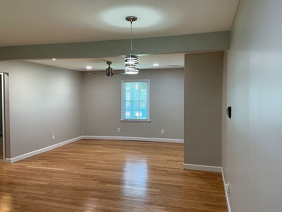 3rd image of 799 Rushmeade Rd #R
