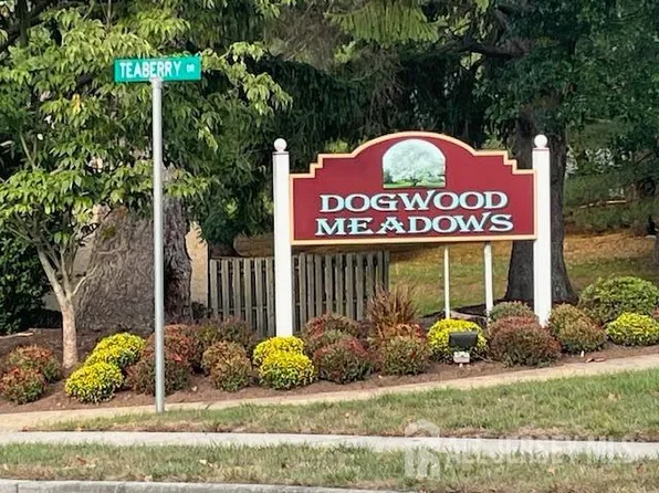 1 Almond Ln, Edison, NJ 08820