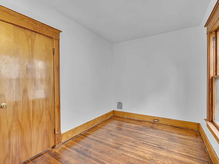 91 Saint Johns Parkside St #1 — Photo 15