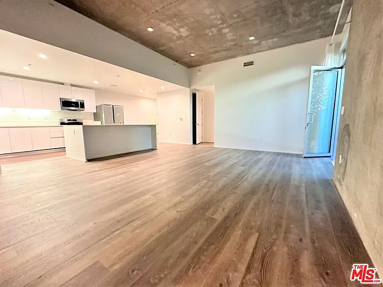 1038 S Mariposa Ave #101 — Photo 28