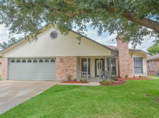 49 Alexander Ct, Angleton, TX 77515