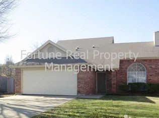 5902 Berwick Ct, Arlington, TX 76017