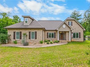 153 Woodridge Dr, Mount Airy, NC 27030