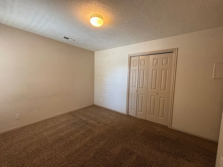 425 E 1050 S — Photo 13