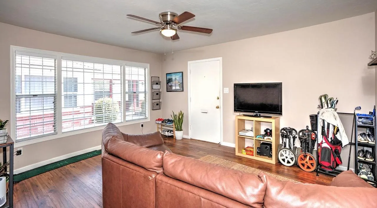 2 bed, 863 sqft, $3,300 — Photo 4