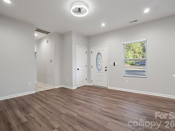 5th image of 5145 Grafton Dr