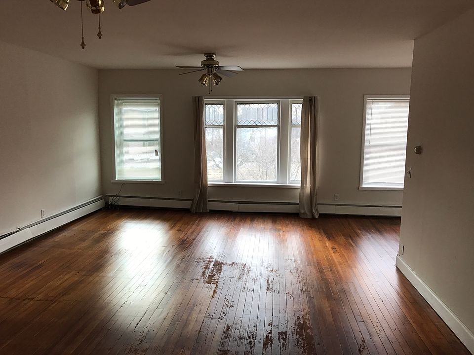 2nd image of 929 Niagara St #2