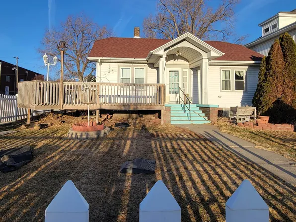 702 E 4th St, McCook, NE 69001