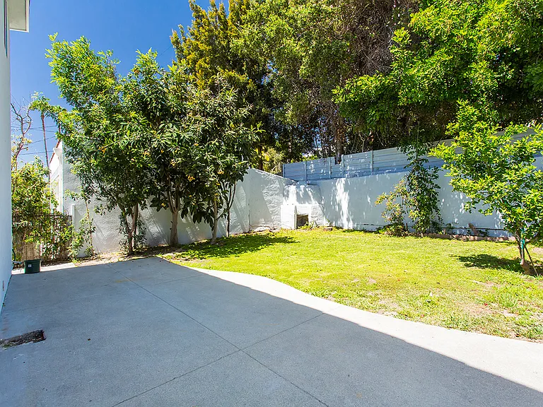 4733 Ambrose Ave — Photo 28