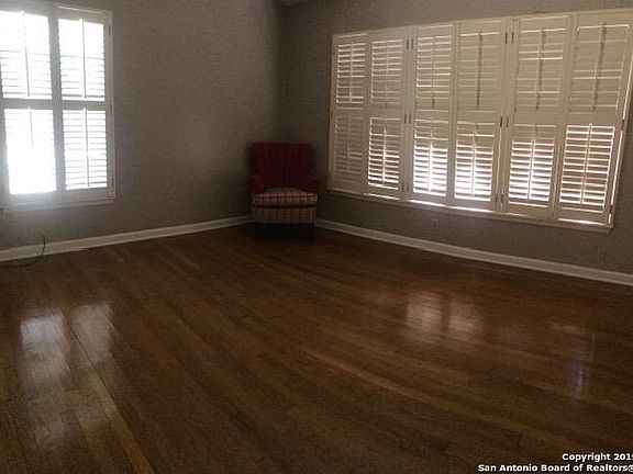 2nd image of 323 Meadowood Ln