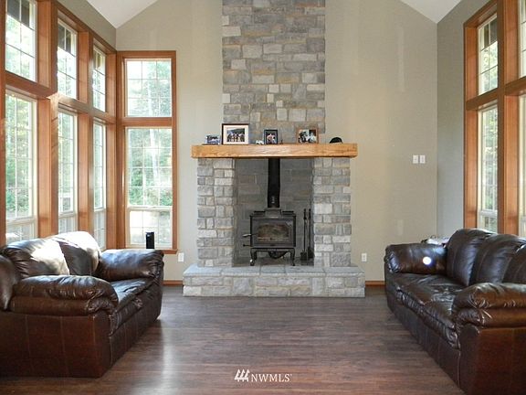 3rd image of 1400 E Stavis Drive NW