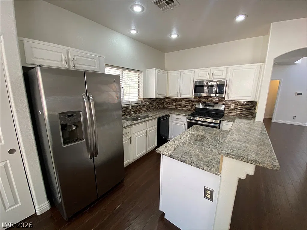 3 bed, 2.5 bath, 1903 sqft, $2,295 — Photo 4