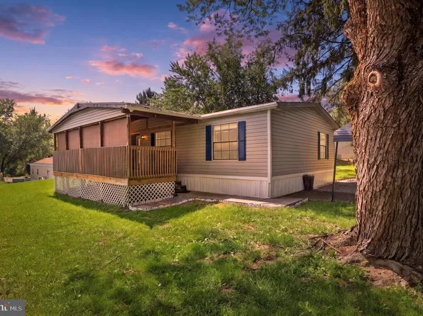 22 Magnolia Ln, Carlisle, PA 17015