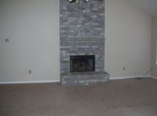 147 Scenic Oak Dr, Floresville, TX 78114
