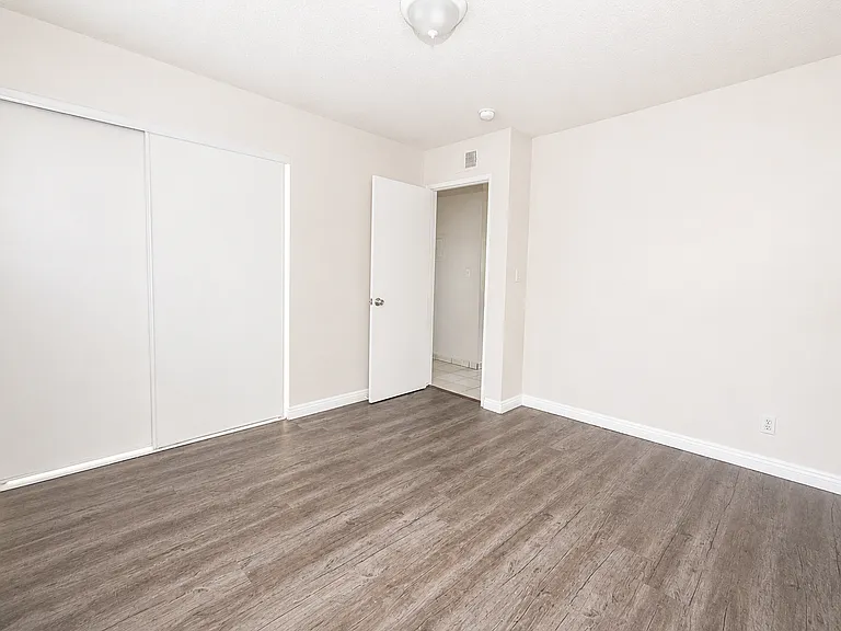 571 E Richland St #K — Photo 11