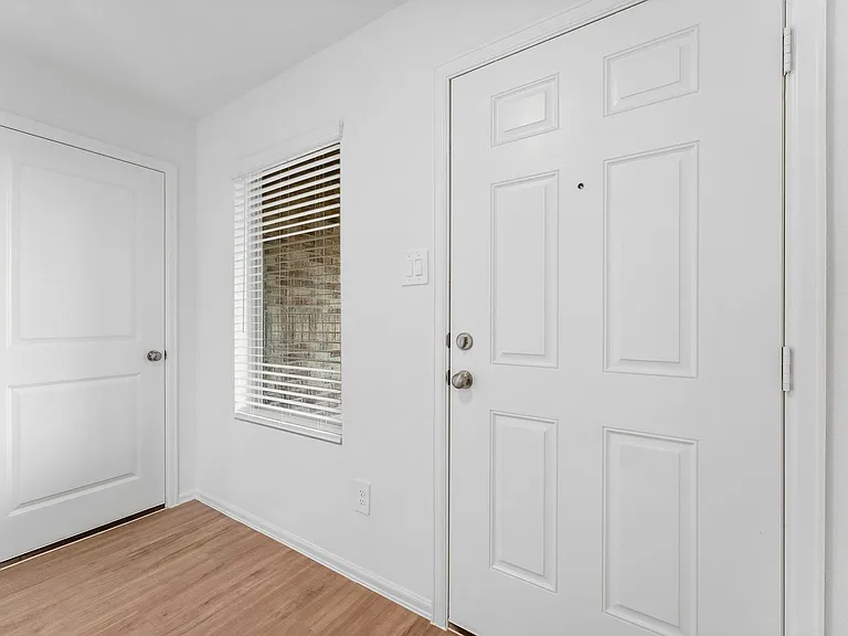 318 Harbor Bend Ct — Photo 5