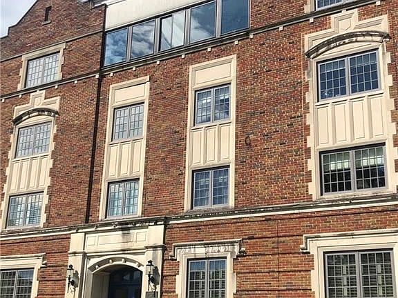 3rd image of 1570 Kanawha Blvd E #202-202-20