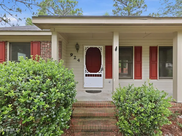 924 E Winds Lane, Fayetteville, NC 28311
