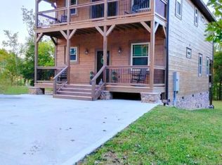 3132 Cherokee Valley Dr, Pigeon Forge, TN 37862