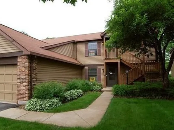 379 Sandhurst Cir APT 1, Glen Ellyn, IL 60137