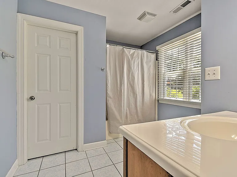 9 Wayland Ct — Photo 35