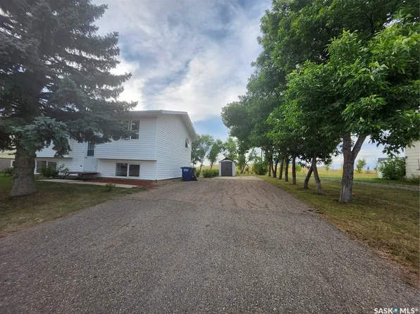 413 2nd Street N, Cabri, SK S0N 0J0