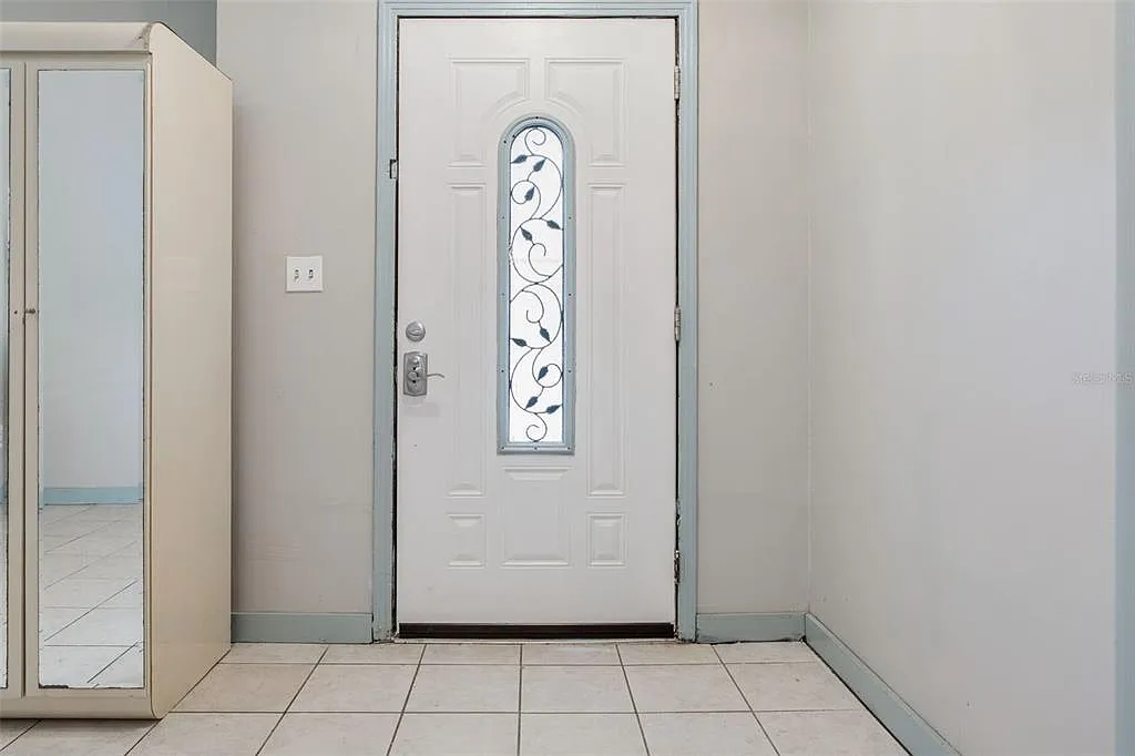4 bed, 3.0 bath, 1603 sqft, $3,700 — Photo 4